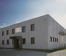 Facciata della fabbrica Baggio Arredamenti: produzione mobili e arredamento su misura.